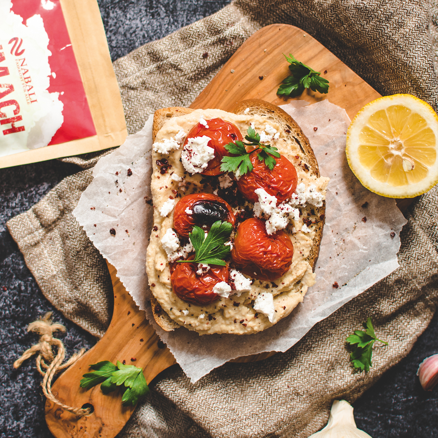 Entdecke unseren cremigen Hummus-Aufstrich! Dieses einfache Rezept aus Kichererbsen und Gewürzen ist perfekt als gesunder Snack, Dip oder Brotaufstrich – voller Geschmack und Nährstoffe!