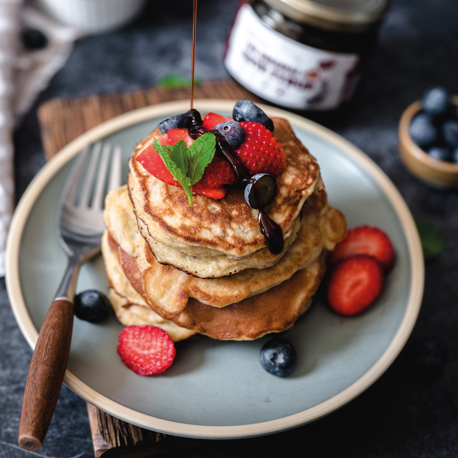 Fluffige Pancakes einfach selbst machen! Entdecke das perfekte Rezept für goldbraune, luftige Pancakes – ideal zum Frühstück oder als süße Leckerei.