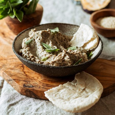 Entdecken Sie unsere köstliche Auswahl an Tapenade und Pesto! Ob als würziger Brotaufstrich, Dip oder Begleiter für Pasta und Sandwiches – unsere Tapenade und Pesto überzeugen mit hochwertigen Zutaten und intensiven Aromen. Perfekt für mediterrane Genussmomente und vielseitig einsetzbar!